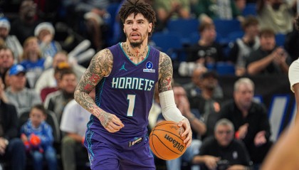 注册入口-错峰出行效果佳！三球半场12中8轰22分3助3断 2个单节都送压哨球